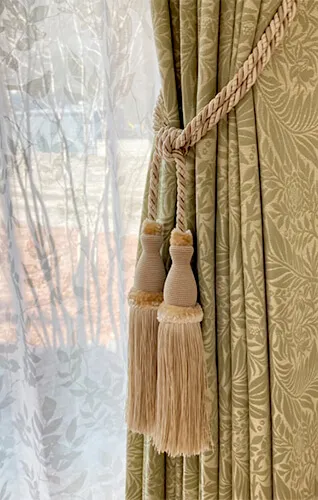 カーテンタッセル